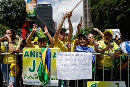manifestantes-paulista-anistia