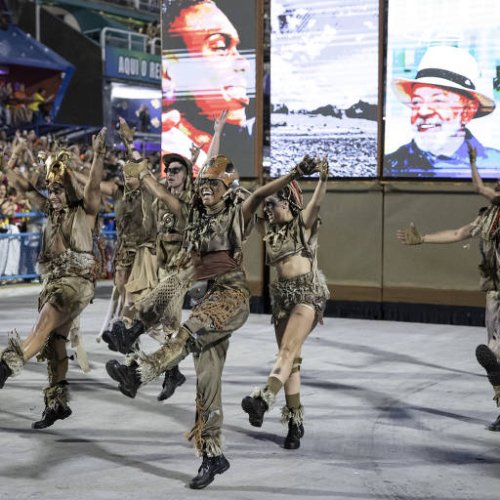 Acadêmicos de Niterói estreia no grupo especial do Carnaval carioca com homenagem ao presidente Lula – Eduardo Anizelli/Folhapress