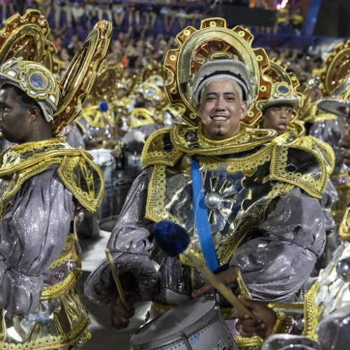 Acadêmicos de Niterói estreia no grupo especial do Carnaval carioca com homenagem ao presidente Lula – Eduardo Anizelli/Folhapress