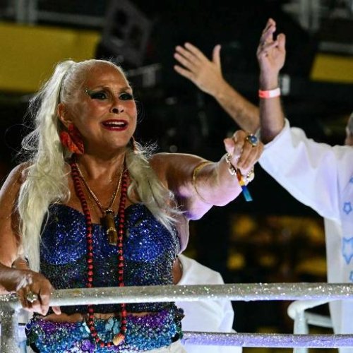 A cantora Fafá de Belém durante desfile da Acadêmicos de Niterói – Pablo Porciuncula/AFP