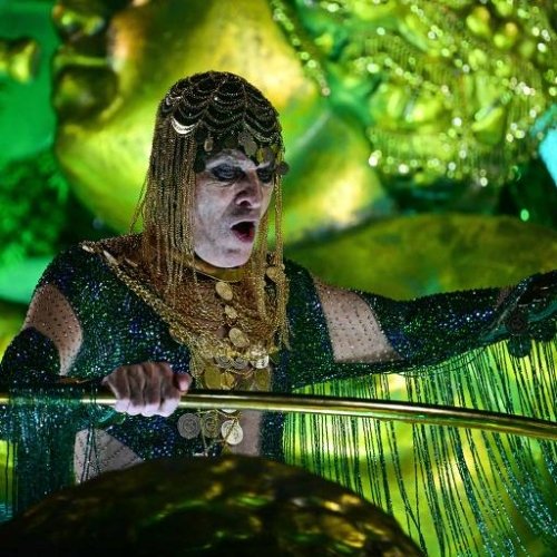 Ney Matogrosso, homenageado pela Imperatriz Leopoldinense, participa de desfile na Marquês de Sapucaí – Pablo Porciuncula/AFP