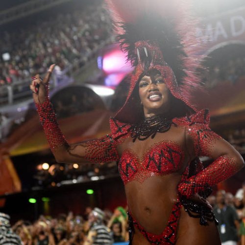 Iza, rainha de bateria da Imperatriz Leopoldinense, durante desfile na Marquês de Sapucaí – Tita Barros/Reuters
