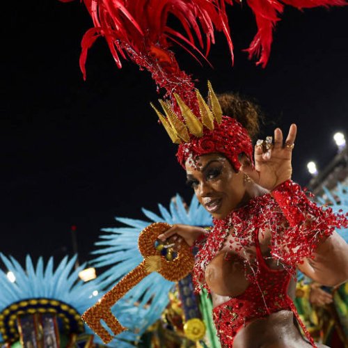 Portela é a terceira escola a passar pela Marquês de Sapucaí – Ricardo Moraes/Reuters