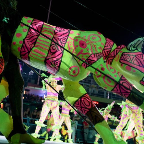 Sob gritos de "campeã", Mangueira encerra a primeira noite de desfiles na Marquês de Sapucaí – Tita Barros/Reuters