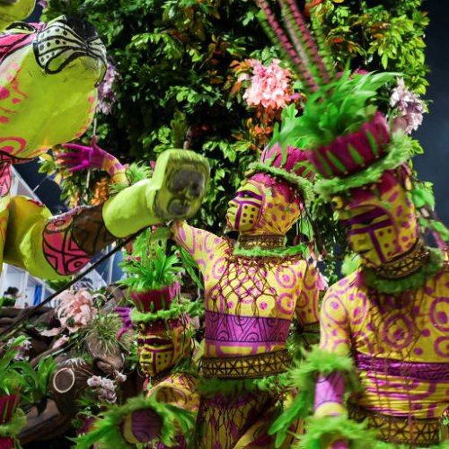 Mangueira apresenta enredo sobre Mestre Sacaca, líder religioso e curandeiro do Amapá – Tita Barros/Reuters