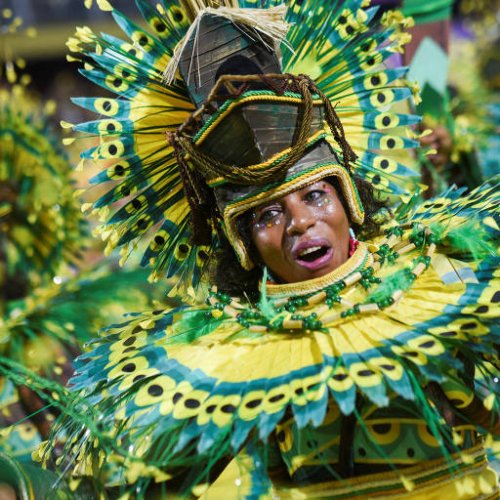 Mangueira encerra a primeira noite de desfiles na Marquês de Sapucaí – Tita Barros/Reuters